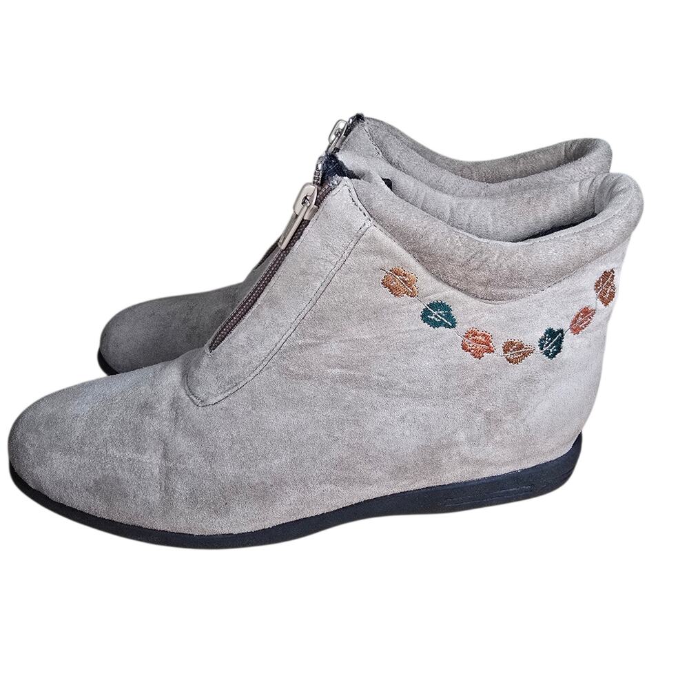Women's Beacon Suede Ankle Boots Fawn/Leaf Motif Size 8 1/2 Anti-Shock Excellent